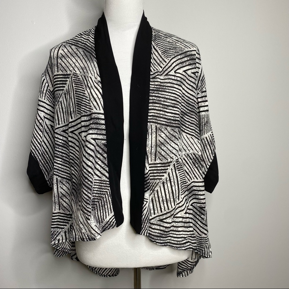 Silence + Noise Urban Outfitters black & white open front kimono top XS